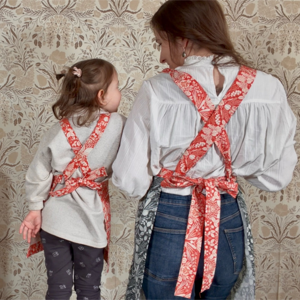 Mini Sweet Pea Apron-Child– Digital Sewing Pattern